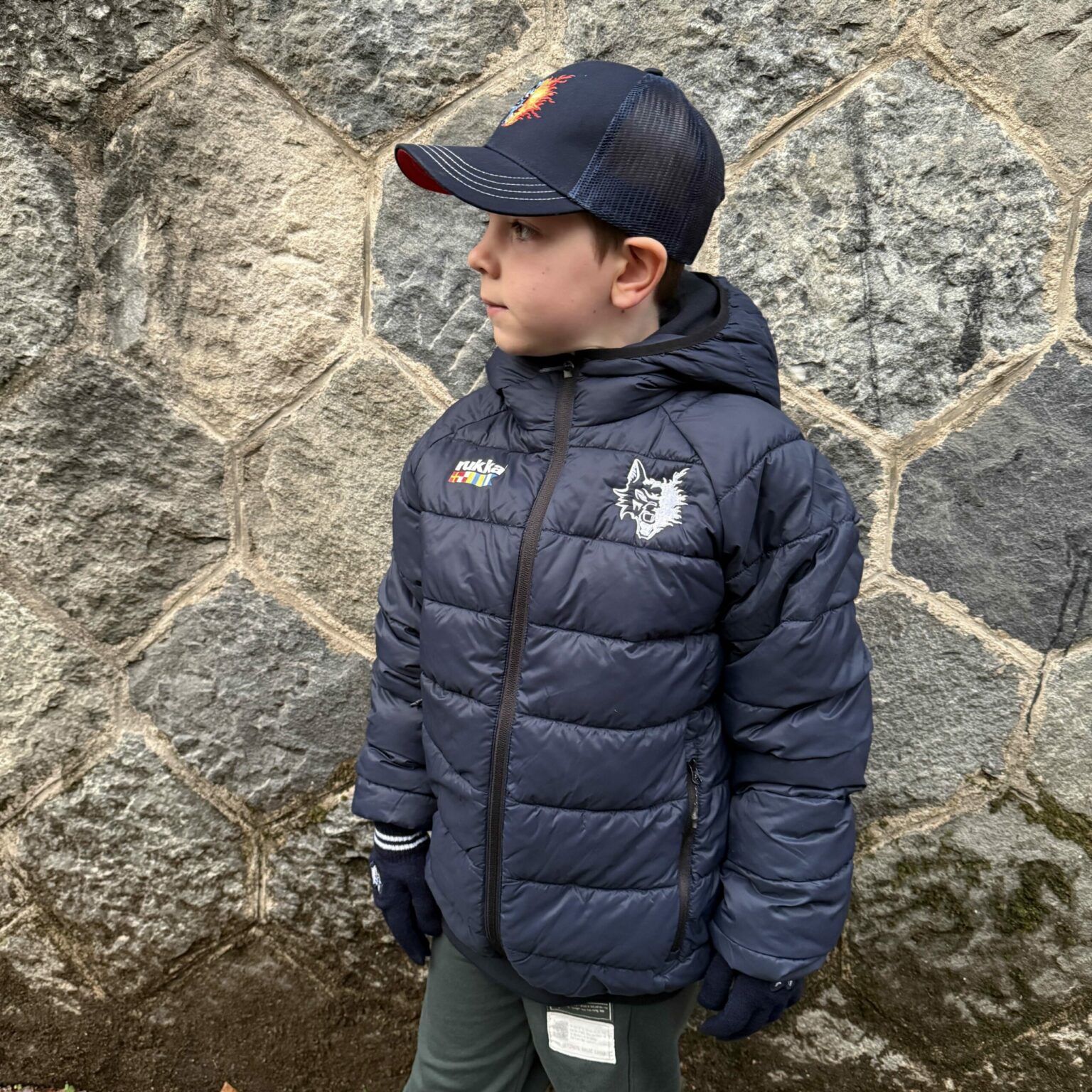 Textile porté, doudoune et casquette du club